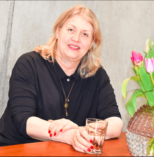 Kirsten Erl Familie: Kinder, Alter, Eltern, Größe, Partner Kirsten Erl Familie: Kinder, Alter, Eltern, Größe, Partner