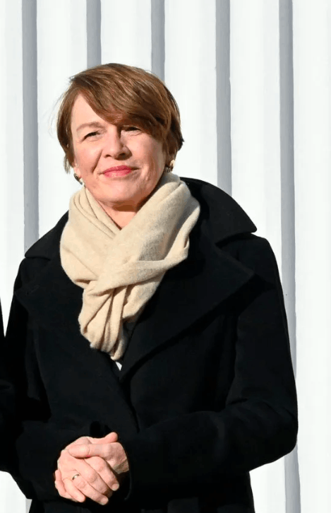 Elke Büdenbender Alter: Partner, Kinder, Größe, Eltern Elke Büdenbender Alter: Partner, Kinder, Größe, Eltern